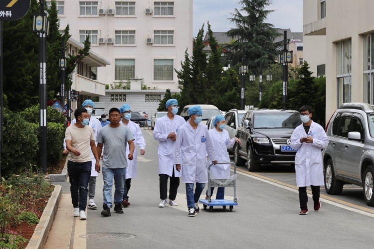 市医院购进一万两千多斤洋芋 为宁蒗战河滞销洋芋打call (1).jpg