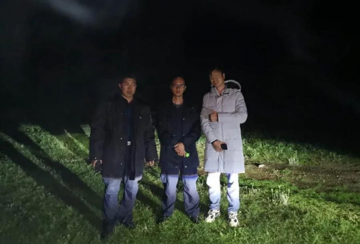 男子凌晨自驾游至宁蒗深山密林 车辆抛锚 孤立无援 (1).jpg