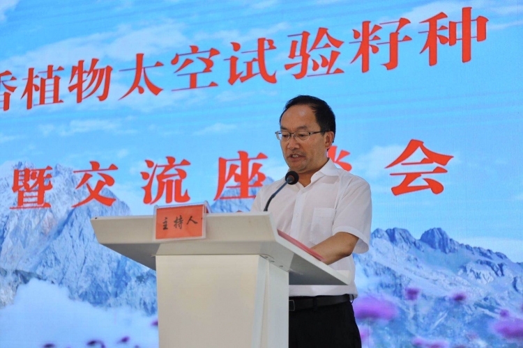 令人期待！遨游太空的花卉籽将会在丽江大地上开出怎样的花？ (3).jpg