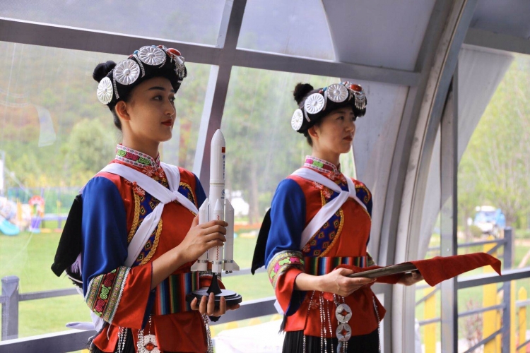 令人期待！遨游太空的花卉籽将会在丽江大地上开出怎样的花？ (2).jpg