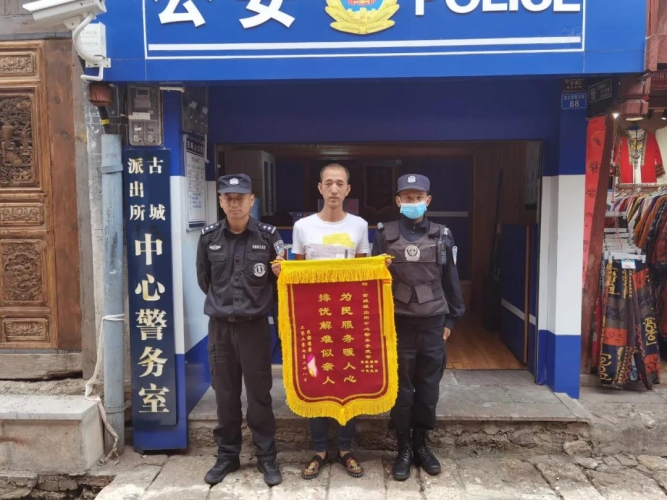 暖心回赠！古城派出所短短一周收到四面锦旗 (2).jpg
