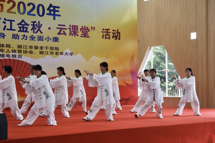 广场舞开启教学云课堂  中老年健身形成新风尚 (2).jpg