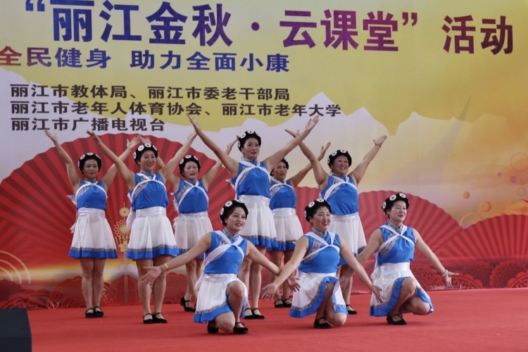 广场舞开启教学云课堂  中老年健身形成新风尚 (3).jpg