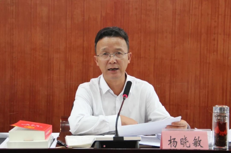 永胜十三届县委第105次常委（扩大）会议召开：提高群众获得幸福感 (2).jpg