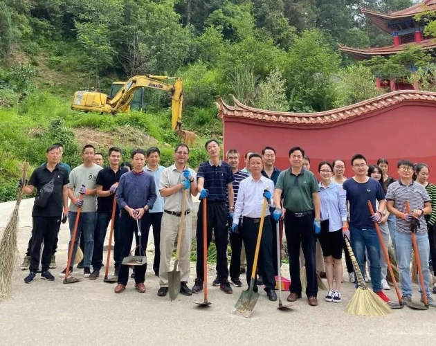 爱卫行动，人人参与！书记、县长齐带头 (1).jpg