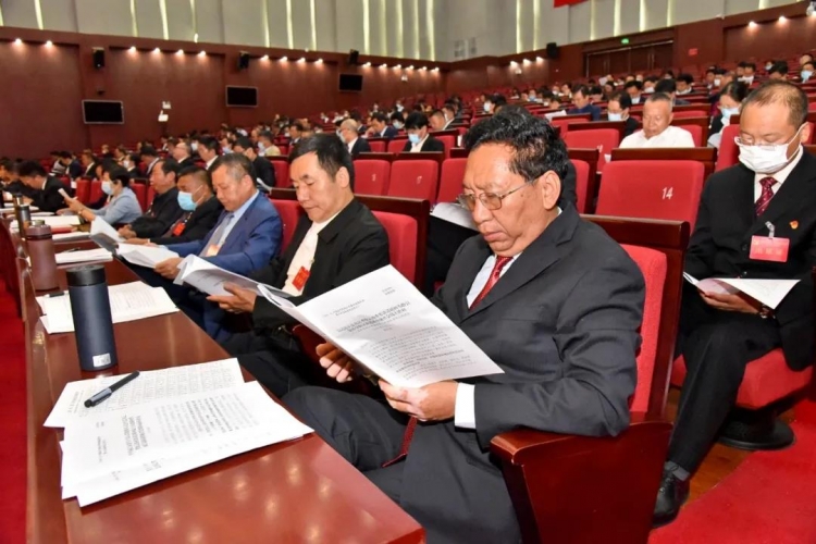 中共丽江市委四届八次全会举行4.jpg