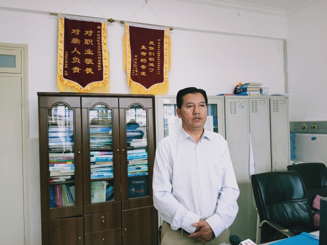 弘扬抗疫精神，市卫健委慰问抗疫一线医师代表 (2).jpg