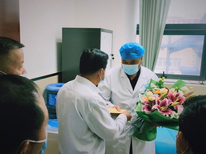 弘扬抗疫精神，市卫健委慰问抗疫一线医师代表 (7).jpg