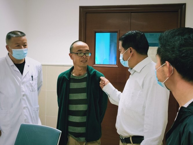 弘扬抗疫精神，市卫健委慰问抗疫一线医师代表 (8).jpg