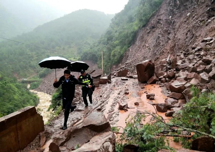 持续强降水，多地出现险情，宁蒗警方抢险救援进行时！ (1).jpg