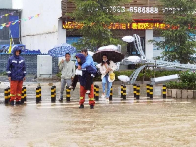 近日来我市暴雨成灾，市委书记、市长紧急批示！ (3).jpg