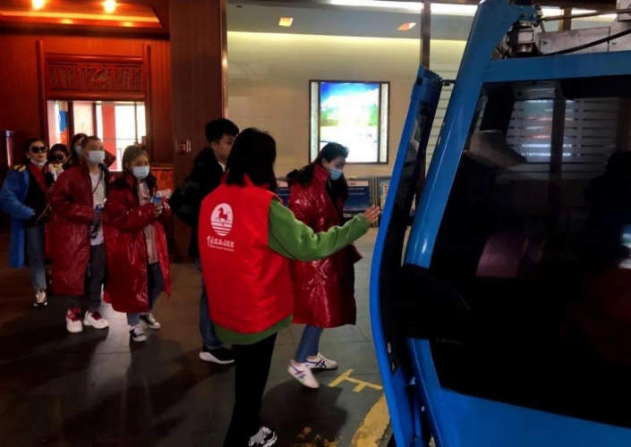 湖南一游客遗失衣物后获“一条龙”服务，为“玉龙山人”点赞！ (1).jpg