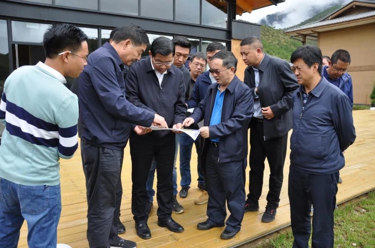 崔茂虎深入乡镇调研：以绿水青山托举脱贫攻坚和乡村振兴 (5).jpg