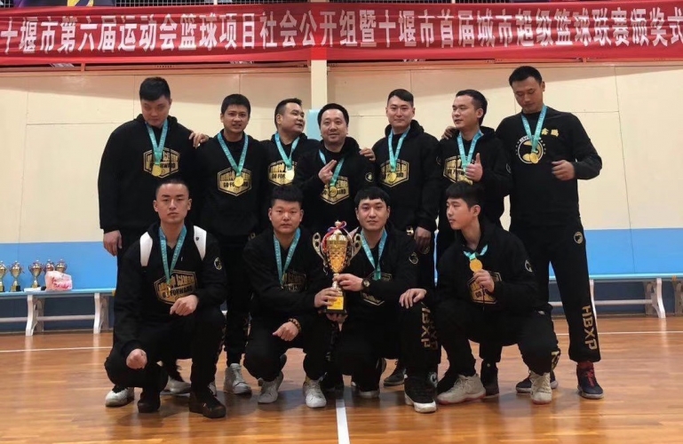 昨晚丽江和十堰的一场篮球友谊赛 延续丽鄂战疫情.JPG