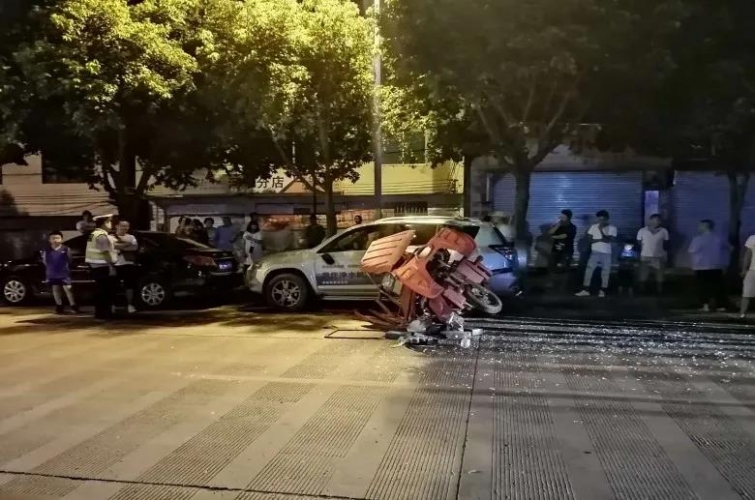 醉酒肇事者酒后壮胆，妄图“一逃了之”，民警4小时抓获 (1).jpg