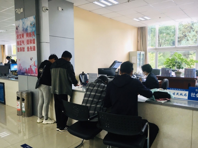 七夕领证成热潮  婚育新风进万家 (3).jpg