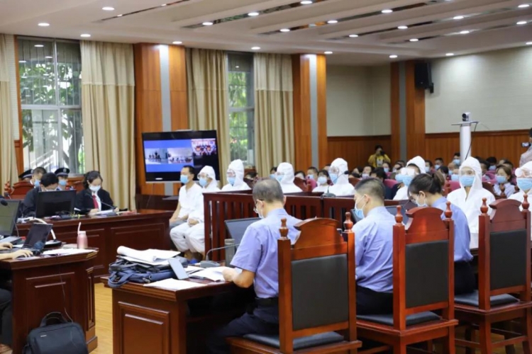 华坪县首例恶势力犯罪集团案开庭审理.jpg