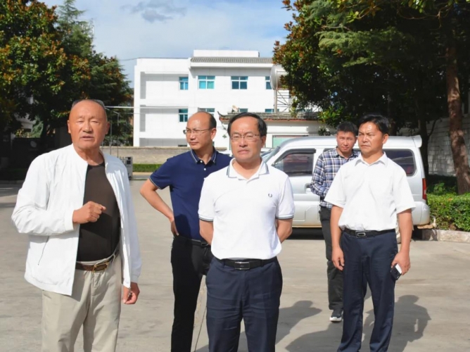 市长郑艺专题调研环保工作时强调、要有更宽的视野、更高的标准 (1).jpg