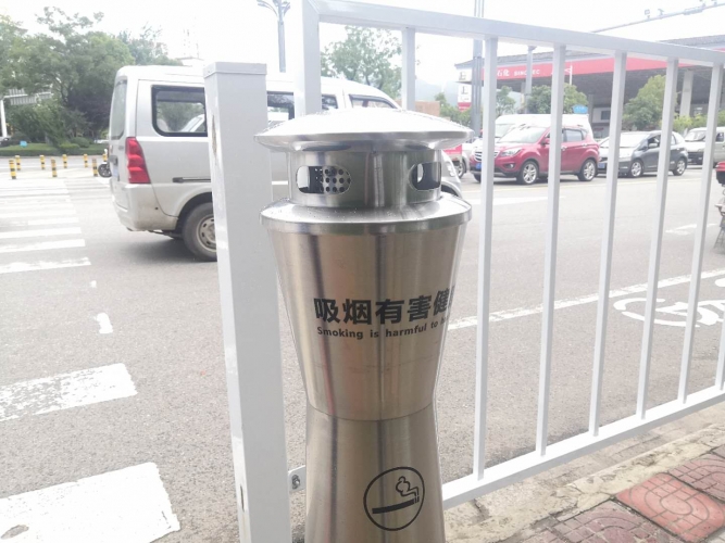 文明养犬，安全灭烟，丽江投放200多个宠物拾便器和400个烟蒂采集器6.jpg