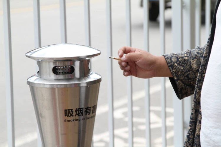 文明养犬，安全灭烟，丽江投放200多个宠物拾便器和400个烟蒂采集器10.jpg