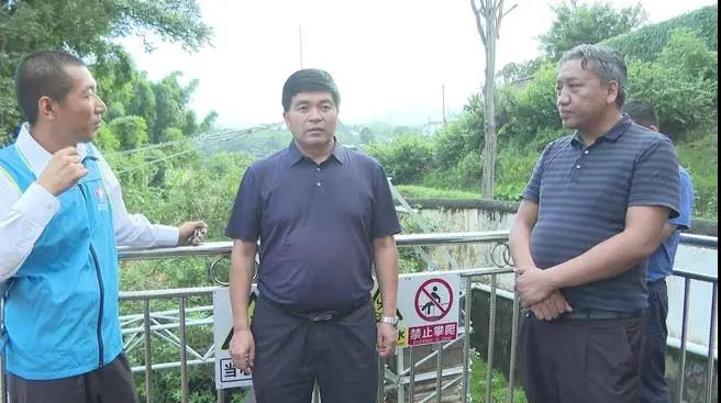 余丽军深入受灾乡镇实地查看灾情并指导救灾工作5.jpg