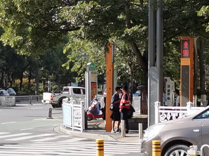同城君拍了拍你！邀你一起守护城市文明交通 (6).jpg