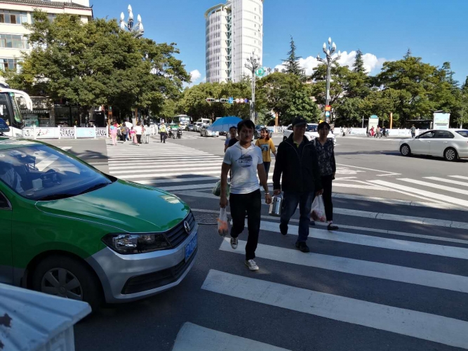 同城君拍了拍你！邀你一起守护城市文明交通 (2).jpg
