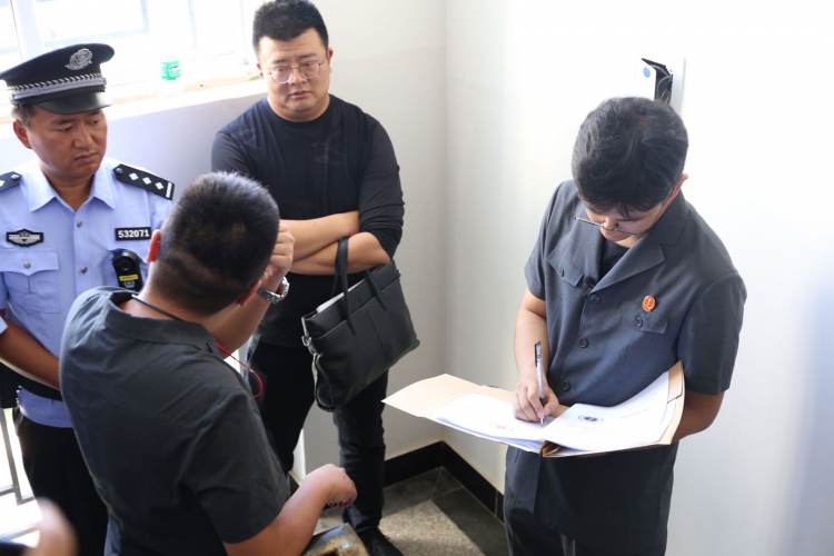 法院强制执行助力文明条例实施 (7).jpg