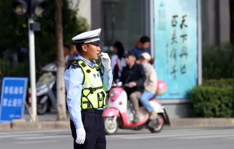 暖心！小小的举动，却恰恰是人民最需要的 (3).jpg