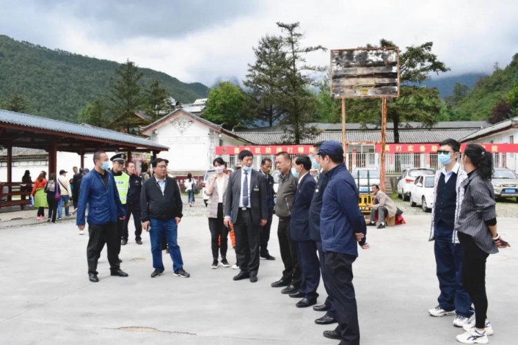 树立文明旅游新风尚，玉龙雪山管委会干部职工齐心创文2.jpg