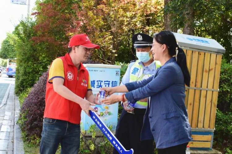 树立文明旅游新风尚，玉龙雪山管委会干部职工齐心创文5.jpg