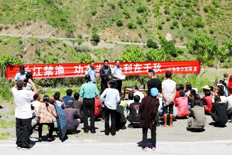 朱国万副局长到金沙江沿线派出所督导检查打击长江流域非法捕捞工作4.jpg