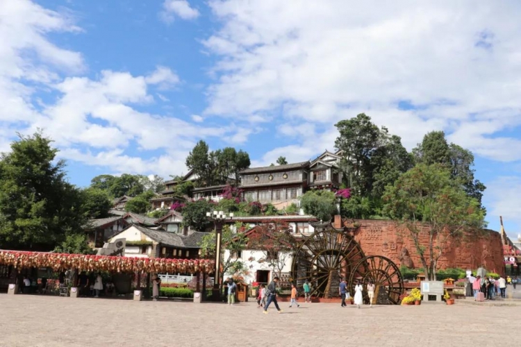 丽江古城景区完善玉河广场应急避难场所建设.jpg