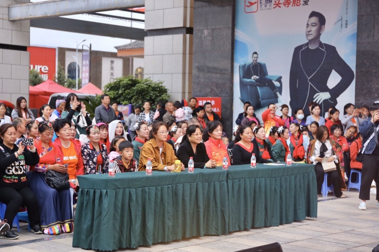 文明城市 你我共建，这些嬢嬢正用她们自己的方式为丽江贡献 (4).jpg