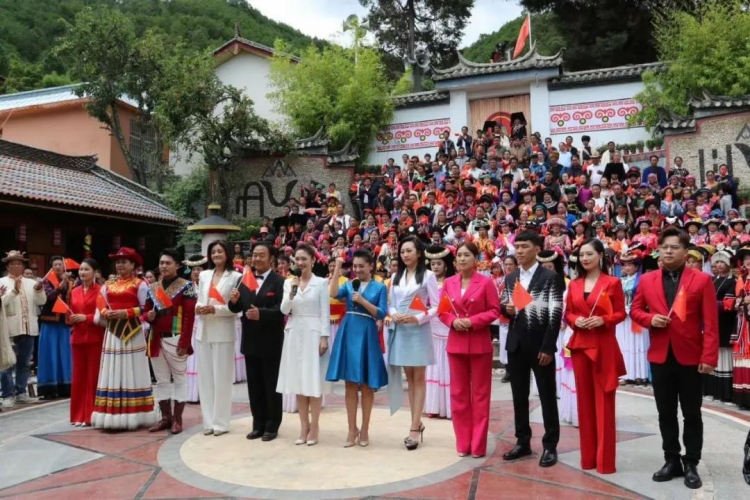 央视总台“心连心”艺术团来丽江演出！.jpg