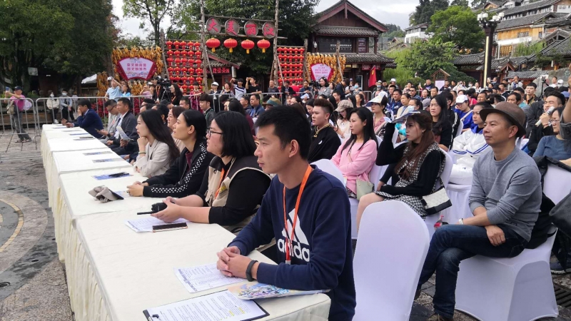 八百年古城和二次元碰撞出怎样的火花？  着汉服逛古城记忆会更深刻.jpg
