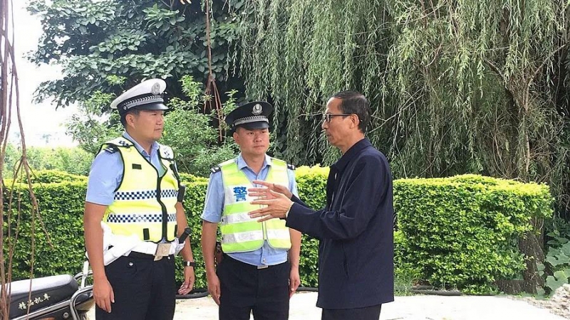 丽江交警三个强化确保行动有声势、有效果，形成严管高压的态势 (9).jpg
