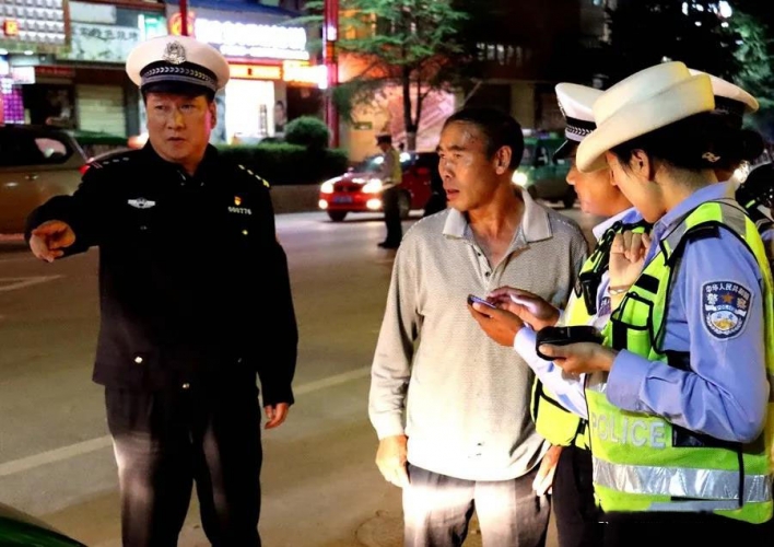 省市县交警联合在宁蒗查酒驾，咋回事？.jpg