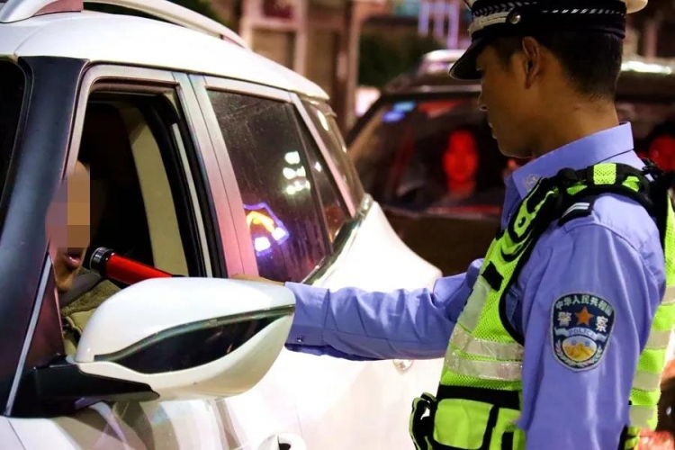 省市县交警联合在宁蒗查酒驾，咋回事？3.jpg