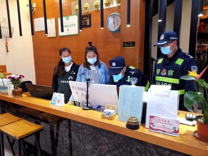 中秋遇国庆，看警察蜀黍别样的泸沽湖“深度游” (5).jpg
