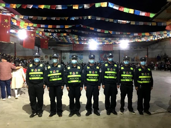 中秋遇国庆，看警察蜀黍别样的泸沽湖“深度游” (9).jpg