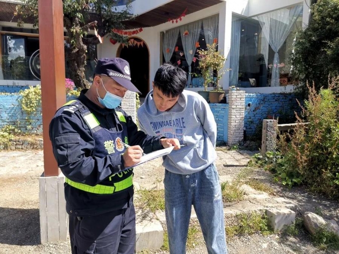 中秋遇国庆，看警察蜀黍别样的泸沽湖“深度游” (7).jpg