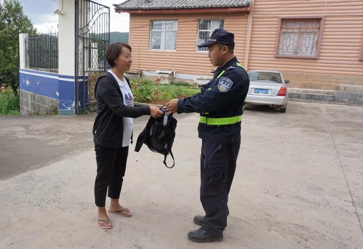 中秋遇国庆，看警察蜀黍别样的泸沽湖“深度游” (8).jpg