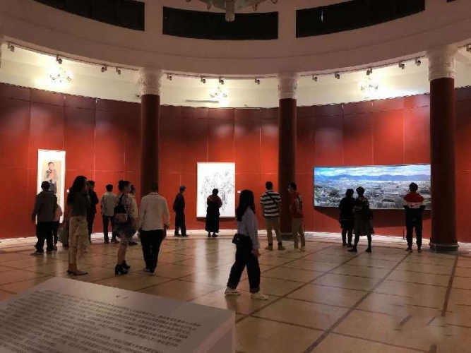 2020丽江首届“名城·名家·名画”写生艺术双年展在昆明巡展2.jpg