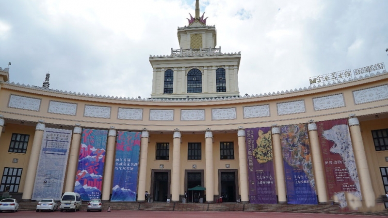 2020丽江首届“名城·名家·名画”写生艺术双年展在昆明巡展.jpg