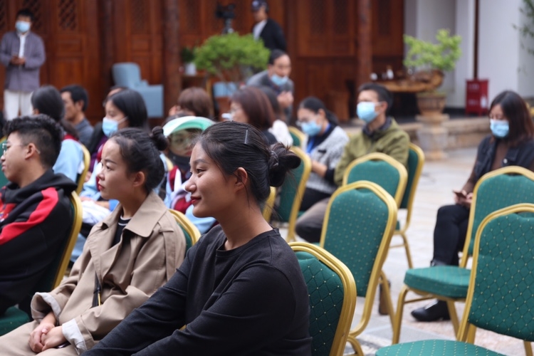 文学大咖齐聚丽江古城探讨多民族文化中的文学 (1).JPG