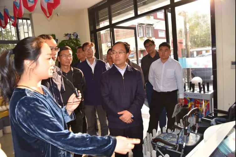 郑艺率队到上海考察和招商3.jpg