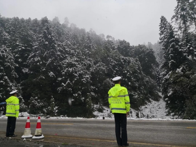 秋天的第一场雪，蜀黍伴你温暖前行！2.jpg