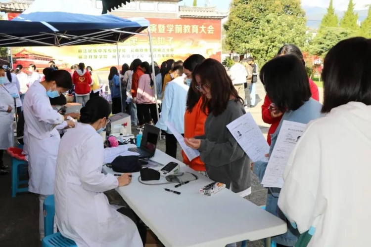 无偿献血 真情奉献，这所学校的师生们真棒！3.jpg