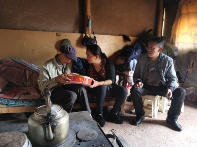 曹建秋：绽放在扶贫一线的铿锵玫瑰2.jpg